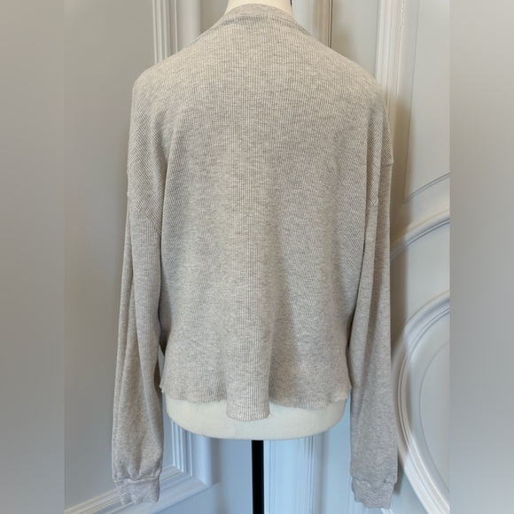 Harlow Cream Full Sleeve 100% Cotton Top: New Haven Connecticut (Size Small) - Picture 4 of 7